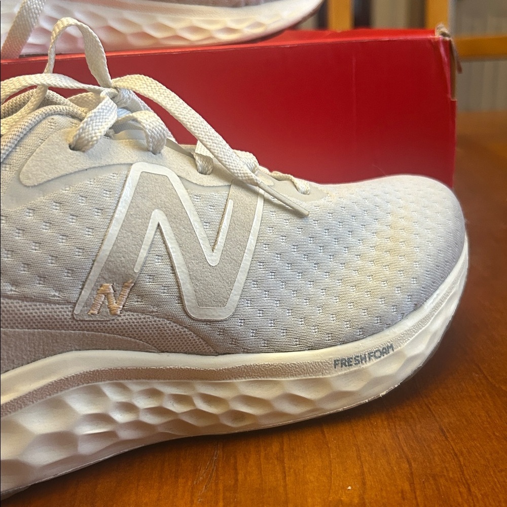 New Balance Fresh Foam Arishi V4 Grey Shoes Women Size 8.5 D WIDE - Picture 2 of 10